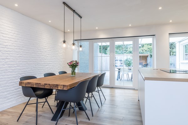 Foto - Te koop: Instapklaar gemoderniseerde geschakelde 2 onder 1 kap woning met voldoende woonoppervlakte, garage, berging en tuin in Simpelveld (Huls)